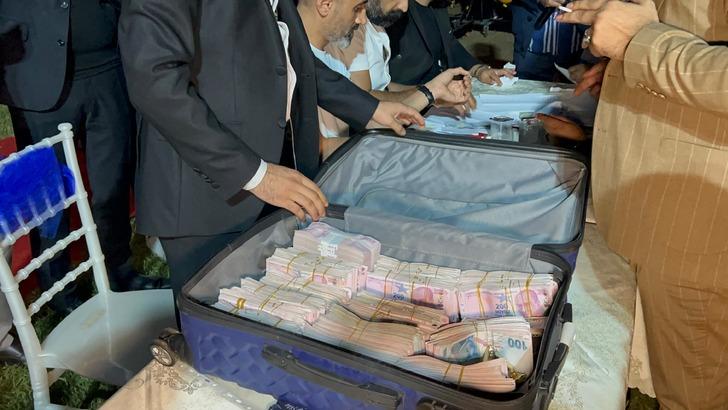 Nakit paraları 11 kişi saydı! Aşiret düğününde takılan takıların değeri 3 milyon lirayı buldu: Valiz valiz taşındı G5