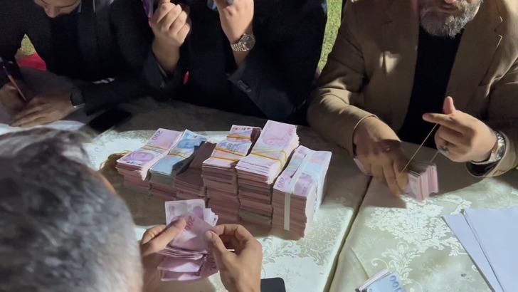 Nakit paraları 11 kişi saydı! Aşiret düğününde takılan takıların değeri 3 milyon lirayı buldu: Valiz valiz taşındı G4