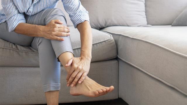 Ayak burkulmasına ne iyi gelir? Ayak burkulması en hızlı nasıl geçer? Ayak burkulmasına zeytinyağı iyi gelir mi?