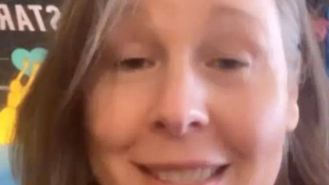 Kocasının kendisini aldattığını öğrenen kadın vefat eden eşinden ilginç bir şekilde intikam aldı! Tabletindeki geçmişini görünce inanamadı: Küllerini yedim