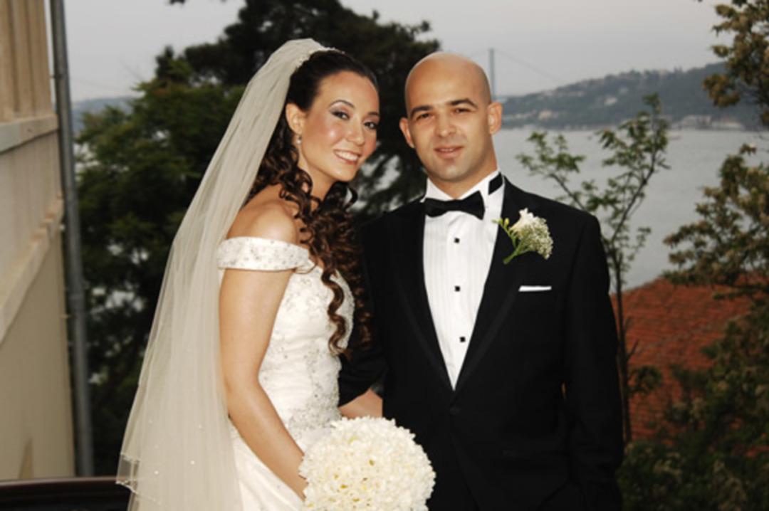 &Uuml;nl&uuml; &ccedil;ift anlaşarak ayrıldı!