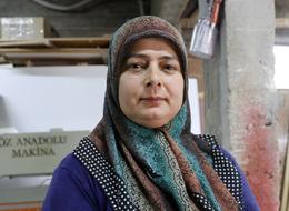 Eşi çırak bulamayınca yardıma gitti, kendi usta oldu! Eşi hala eleman bulamıyor