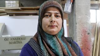 Eşi çırak bulamayınca yardıma gitti, kendi usta oldu! Eşi hala eleman bulamıyor