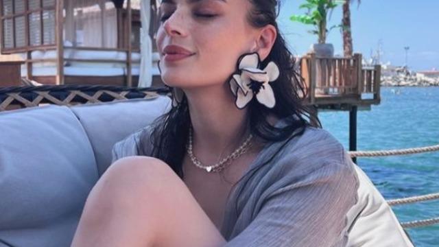 Ünlü oyuncu Esengül Aypek yeni bir aşka yelken açtı! Yakışıklı basketbolcuyla...  