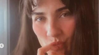 Saç kesimi yeni projenin müjdecisi mi? Tuba Büyüküstün'ün saçlarını keserken yaptığı paylaşım, ekranlara geri dönüyor izlenimi uyandırdı