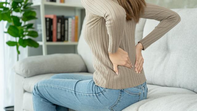 Bel fıtığına ne iyi gelir? Bel fıtığı en çabuk nasıl geçer? Sıcak su torbası bel fıtığına iyi gelir mi?