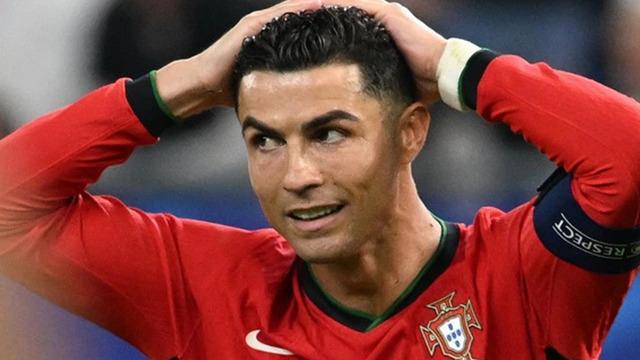 Ronaldo ile Cassano'nun kavgası devam ediyor! Eski İtalyan futbolcu şimdi de Ronaldo'nun mesajlarını ifşa etti! ''Sadece 150 gol attın