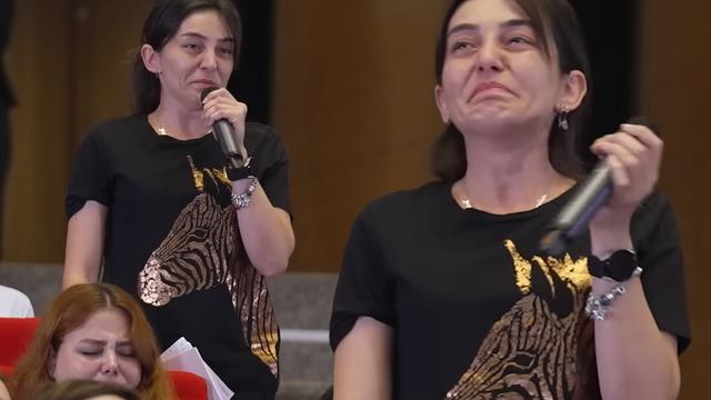Cemile Yıldız konuştu tüm salon ağladı! Eşinin iki çocuğunu katlettiğini gözyaşları içinde anlattı: ‘Atamadığım çığlığı atmaya geldim buraya!’
