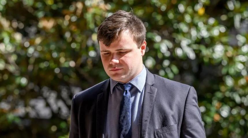 Ülke bu olayı konuşuyor! Polis memuru 15 yaşındaki kıza cinsel tacizde bulundu: Çıplak fotoğraflar, +18 mesajlar...