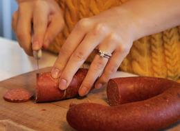 Yeni liste yayınlandı! Bu sefer de ‘Tek tırnaklı hayvan eti’ çıktı! İşte sucuk diye ‘eşek eti – at eti’ yediren firmalar…