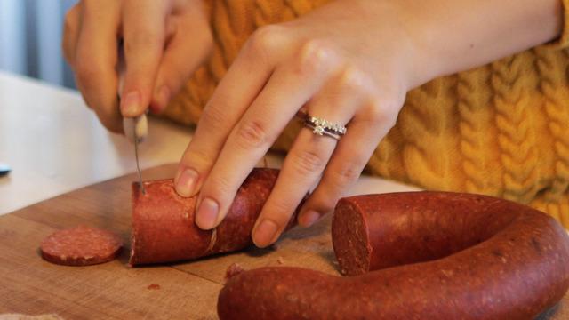 Yeni liste yayınlandı! Bu sefer de ‘Tek tırnaklı hayvan eti’ çıktı! İşte sucuk diye ‘eşek eti – at eti’ yediren firmalar…