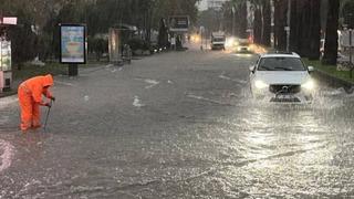 Çanakkale'de etkili olan sağanak yağış sele döndü