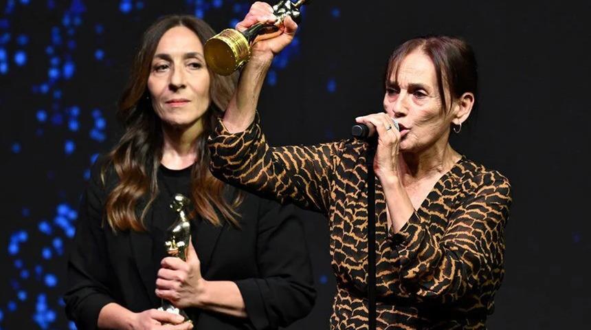 Antalya Altın Portakal Film Festivali'nde kimler ödül aldı? Nur Sürer ödülünü 'Yılmaz Güney'e adadı