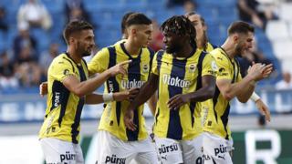 Haftalar sonra ortaya çıktı! Fenerbahçe'de büyük kriz... Yıldız isimler meğer yumruk yumruğa birbirine girmiş! 'Takım 3'e bölünmüş'