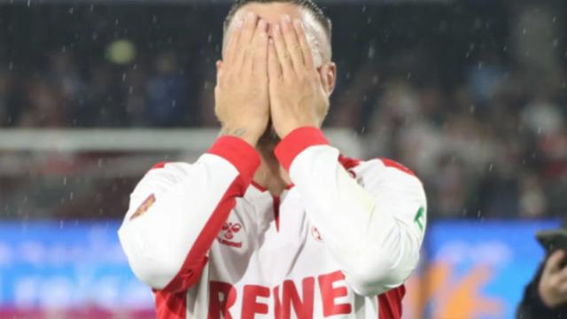 Galatasaray taraftarının sevgilisiydi! Podolski son maçına çıktı, hüngür hüngür ağladı