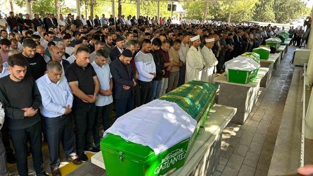 Kelimelerin bittiği yer! Yan yana 6 tabut... Gözyaşları sel oldu