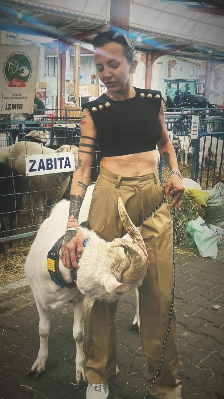 Böyle çobanı daha önce görmediniz! Modayı bıraktı şimdi 100 koyunu var... Üstelik birçok da arazi satın aldı G3