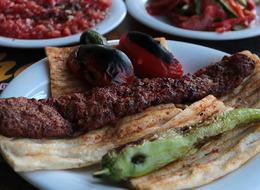 "Adana leke tutmaz" diyerek 'taklit-tağşiş' ürün kullanan esnafa sitem ettiler! Kebabın başkentinde denetimler arttı! Çift dikiş gidiyorlar!