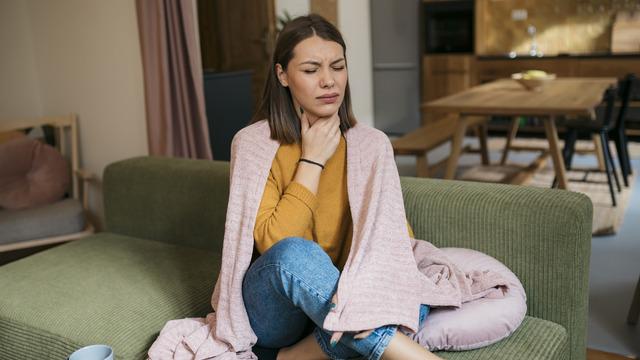 Boğaz enfeksiyonuna ne iyi gelir? Boğaz enfeksiyonu nasıl geçer, antibiyotik kullanmadan geçer mi?