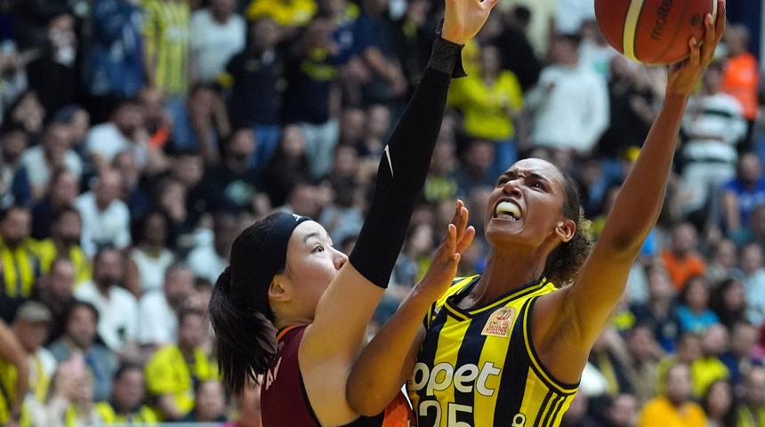 Fenerbahçe pota derbisinde Galatasaray'ı yıktı! Sezona 2'de 2 ile başladı