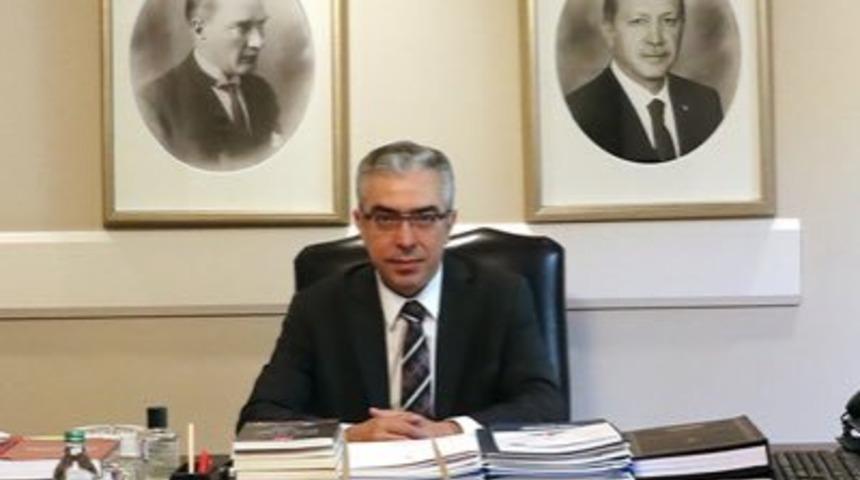 Cumhurbaşkanı Başdanışmanı Mehmet Uçum: "Ülkesi ve milletiyle bölünmez bütünlüğü hükmü hem semantik olarak hem de anayasal teori açısından çok doğru bir ifadedir"