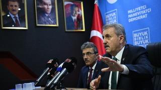 Mustafa Destici'den kredi kartı limitine 'savunma sanayii' vergisiyle ilgili yeni açıklama: Harcaması 100 binin üzerinde olanlardan 750 lira alınır şeklinde düzeltilebilir