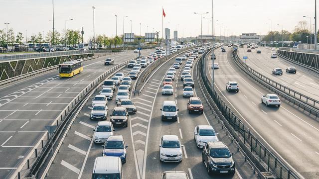 Araç değiştirme desteği önerisi: Otomobili 13 yaş üzeri olanlar dikkat! 'Fon kurulmalı' diyerek açıkladı: Hurdaya ayrılmalılar!