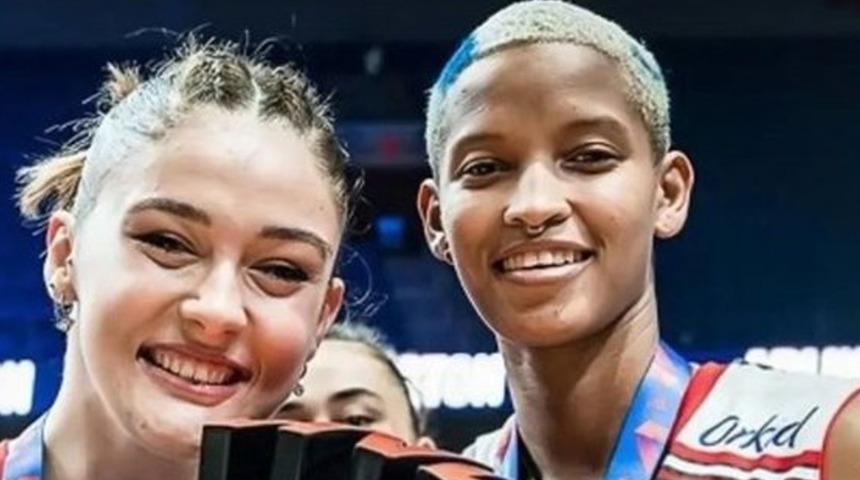 Zehra Güneş'ten Melissa Vargas'a Küba esintili doğum günü sürprizi! Eğlenceli gece