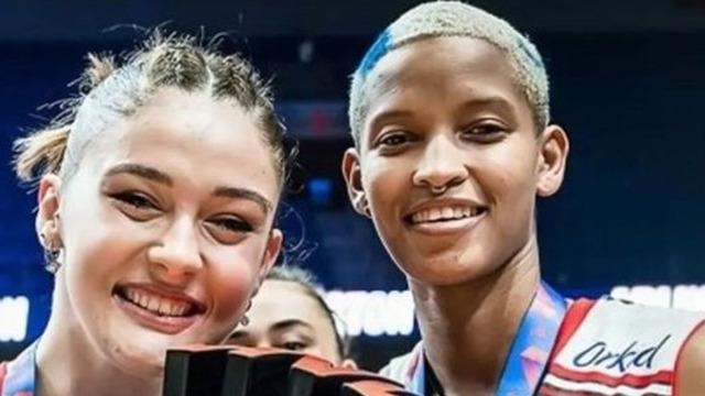 Zehra Güneş'ten Melissa Vargas'a Küba esintili doğum günü sürprizi! Eğlenceli gece