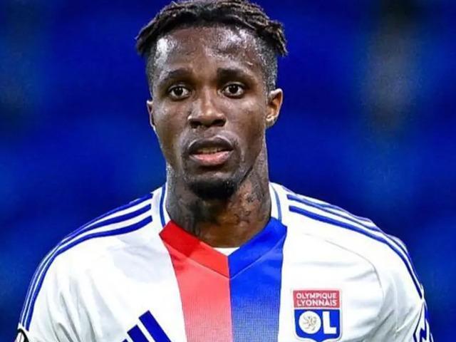 Galatasaray'da Zaha'dan kötü haber geldi! Fransa'da yaptığı davranışlar nedeniyle Lyon'da kadro dışı bırakıldı