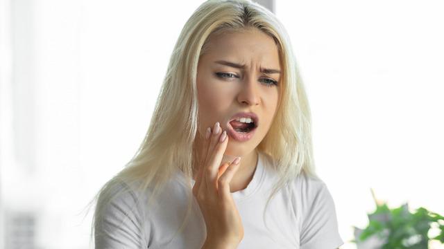 Çürük diş ağrısına ne iyi gelir? Çürük diş ağrısını en çabuk ne keser? Çürük diş ağrısı nasıl geçer?