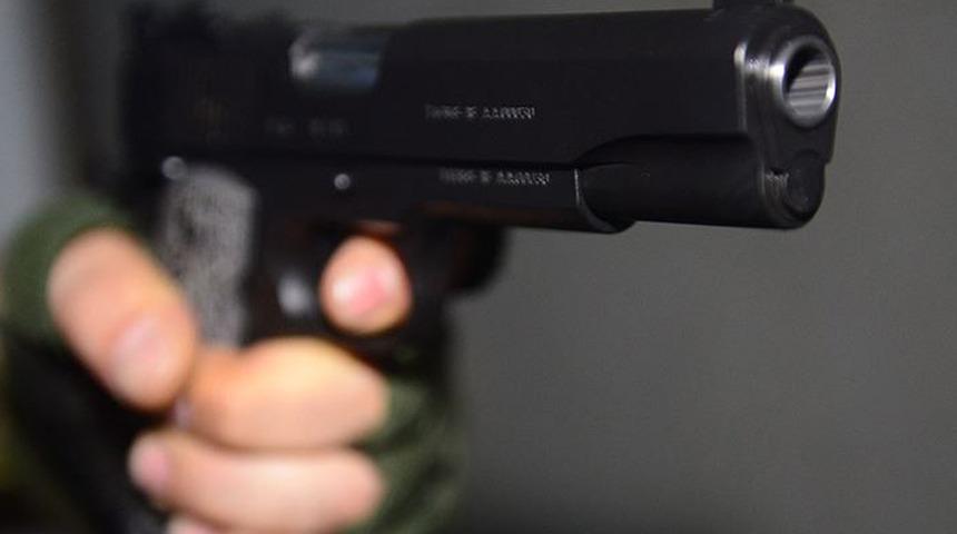 Silah sesini duyan komşular panik oldu! Sakarya'da önce eşini öldürdü sonra intihar etti!