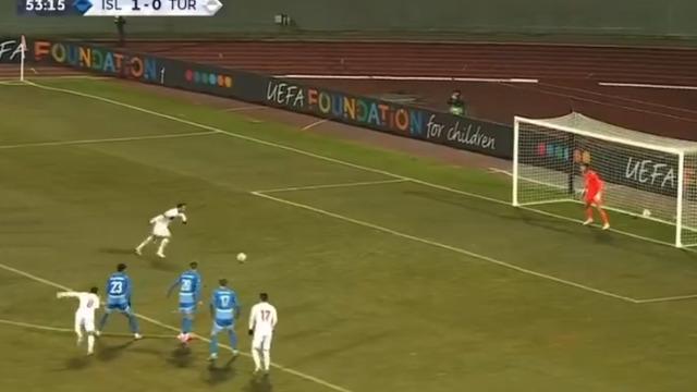 İzlanda-Türkiye maçında talihsiz penaltı! Dakikalar sonra Hakan Çalhanoğlu kendi kaderini kendisi düzeltti...