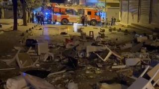 Sultanbeyli'de terk edilen eş evi ateşe verdi, her şeyi sokağa attı