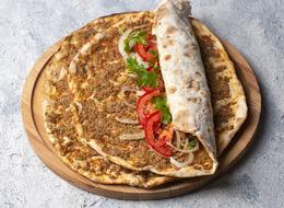 Şimdi de 'lahmacun' çetesi çıktı! Restoranlara dadandılar... Esnaf isyanda: 'Enayi gibi hissettim! Çıldırmak üzereyim"