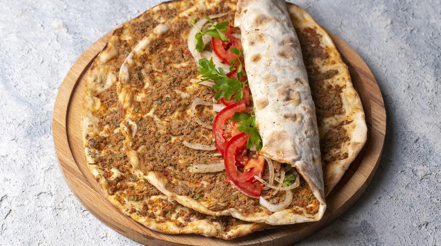 Şimdi de 'lahmacun' çetesi çıktı! Restoranlara dadandılar... Esnaf isyanda: 'Enayi gibi hissettim! Çıldırmak üzereyim"