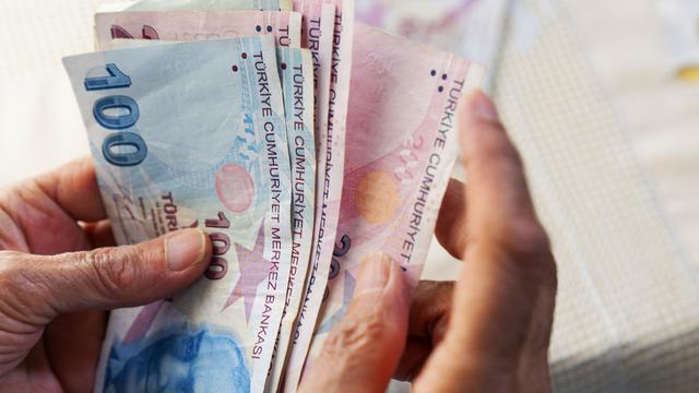 '15 bin TL'nin üzerine...' En düşük emekli maaşı ne kadar olacak? Emekli maaş zamlarıyla ilgili kritik yorum