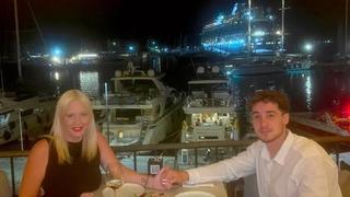 35 yaşındaki İskoç kadının 19 yaşındaki Türk sevgilisi! Kızıyla aynı yaştaki sevgilisini  öve öve bitiremedi ama tepkiler gecikmedi: Vizenin peşinde...