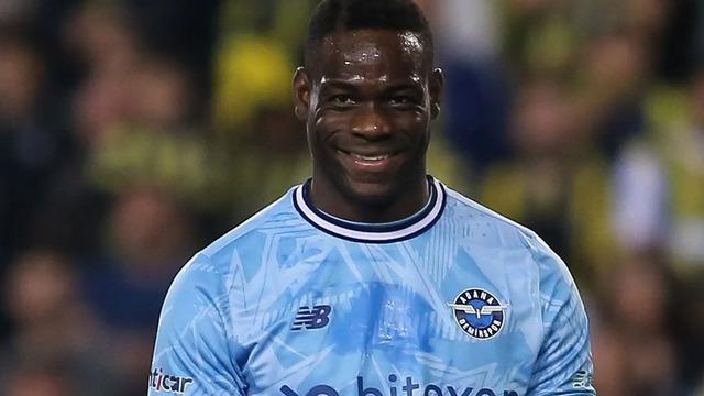 Mario Balotelli geri dönüyor!