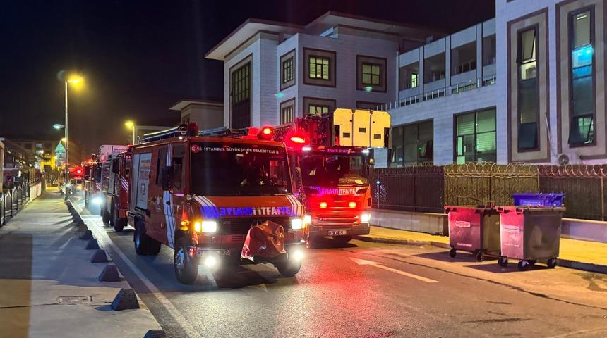 Zeytinburnu'nda öğrenci yurdunun alt katındaki otoparkta çıkan yangın söndürüldü