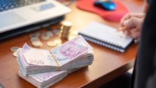 Kredi ve kredi kartı borcu olana bankalardan 'yapılandırma' paketi! Başvuru için son tarih 27 Eylül! İşte 100 bin TL veya 50 bin TL'lik borcun ödeme planı...