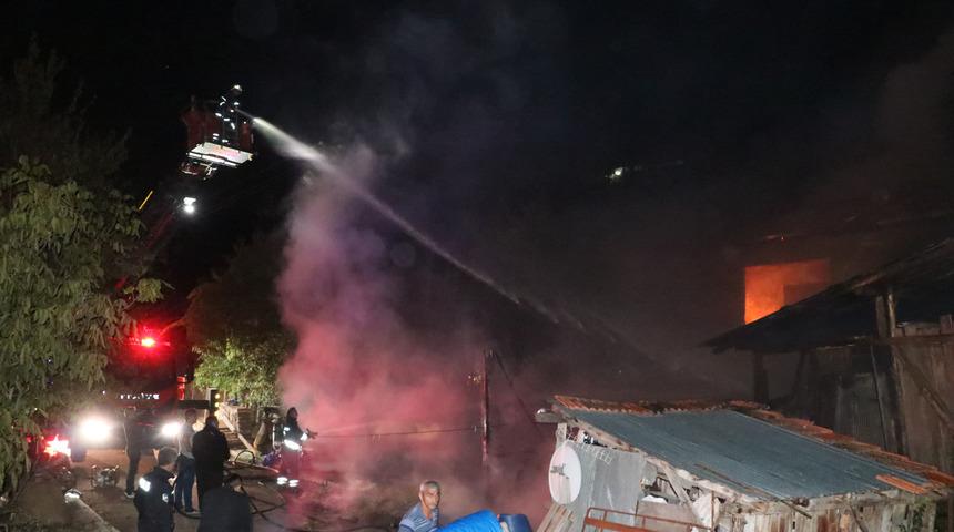 Samsun’da çıkan yangında iki ev hasar gördü