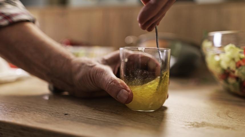 Her sabah aç karnına içildiğinde cildi tertemiz yapıyor! Karaciğerdeki tüm zehri dışarı atıyor