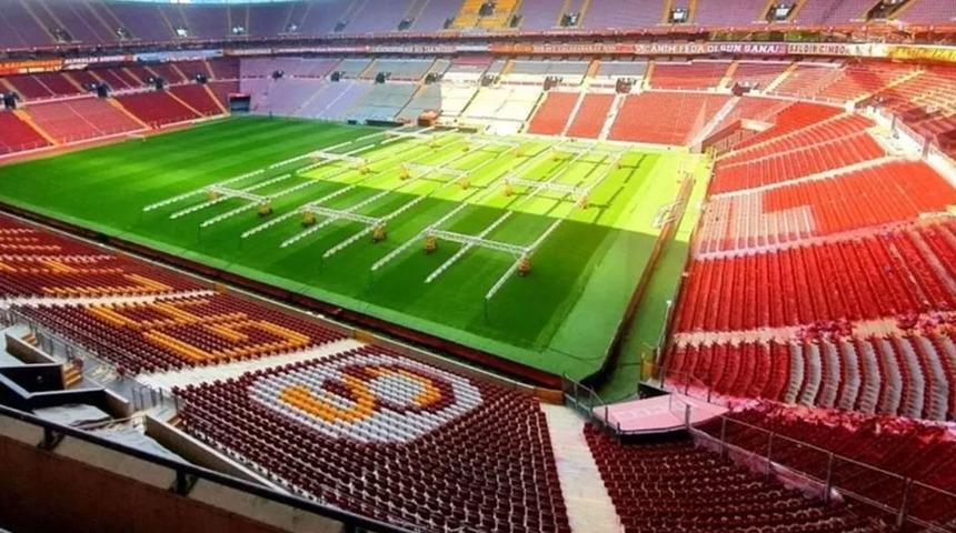 Galatasaray'da kötü zemin alarmı! Elfsborg maçı öncesi RAMS Park çimlerine büyük müdahale!