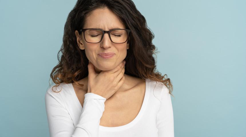 Boğaz iltihabına ne iyi gelir? Boğaz iltihabı neden olur, en çabuk nasıl geçer?