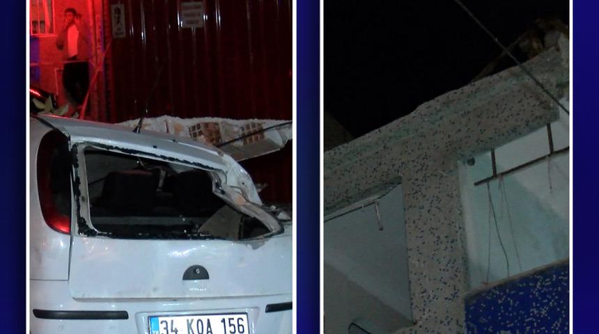Esenler'de korkutan yıkım... 15 gün önce boşaltılmıştı 3 katlı bina  2 aracın üzerine çöktü
