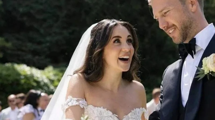 3 ay önce evlenen Karsu hamile olduğunu açıkladı! Karnı burnunda pozlarını paylaştı...