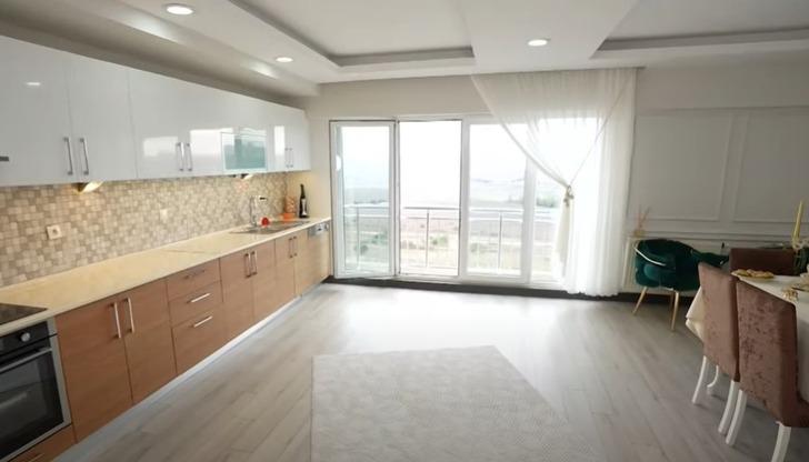 Tarzı ve abartılı makyajıyla çok konuşuluyordu... MasterChef All Star şampiyonu Esra Tokelli 3+1 dubleks eviyle gündemde G4