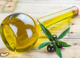 'Sağlığı tehlikeye düşürecek gıdalar' listesi yenilendi! Bu kez zeytinyağlarının içine boya ve tohum atmışlar... 3 ilde yaşayanlar dikkat