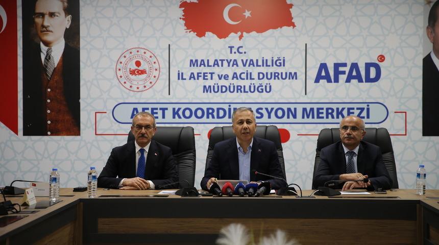 Cumhurbaşkanı Erdoğan; Malatya'daki depremin ardından 2 kez Bakan Yerlikaya ile görüşüp bilgi aldı!